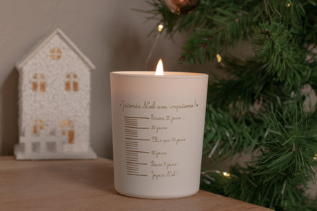 La bougie blanche parfumée "Atmosphère de Noël"