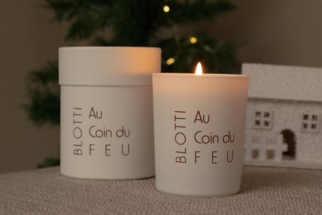 La bougie blanche parfumée "Atmosphère de Noël"